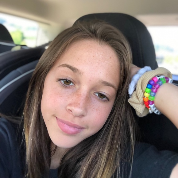 Meet your Posher, Addison - Picture 1 of 1